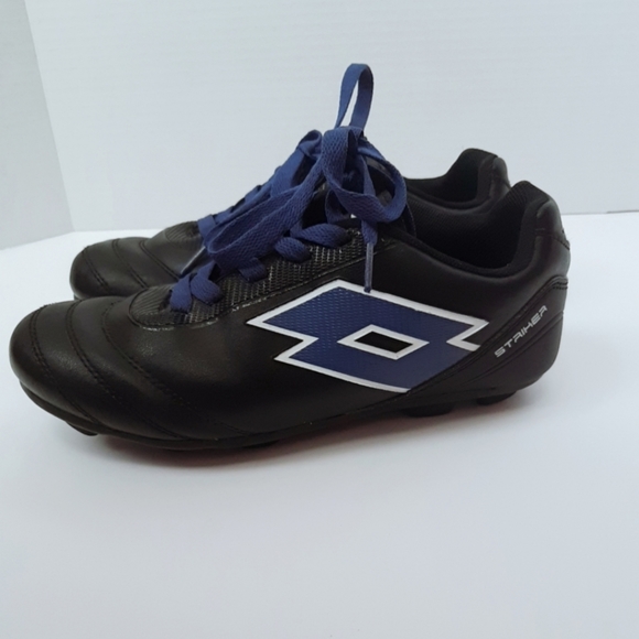 Soccer shoes - Picture 2 of 3